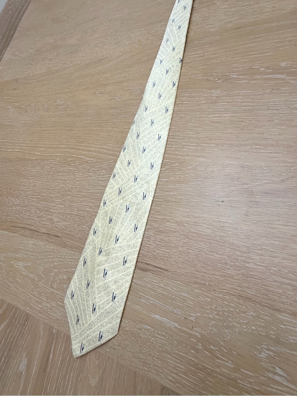 Pierre Balmain Pale Yellow Tie with Navy Accents - Picture 3 of 5